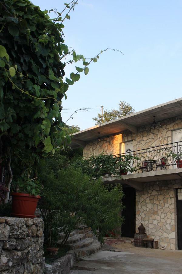 Studio And Winery Kalimut Hostal Virpazar Exterior foto