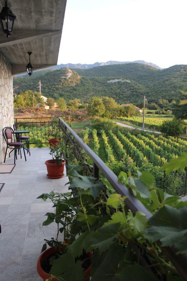 Studio And Winery Kalimut Hostal Virpazar Exterior foto